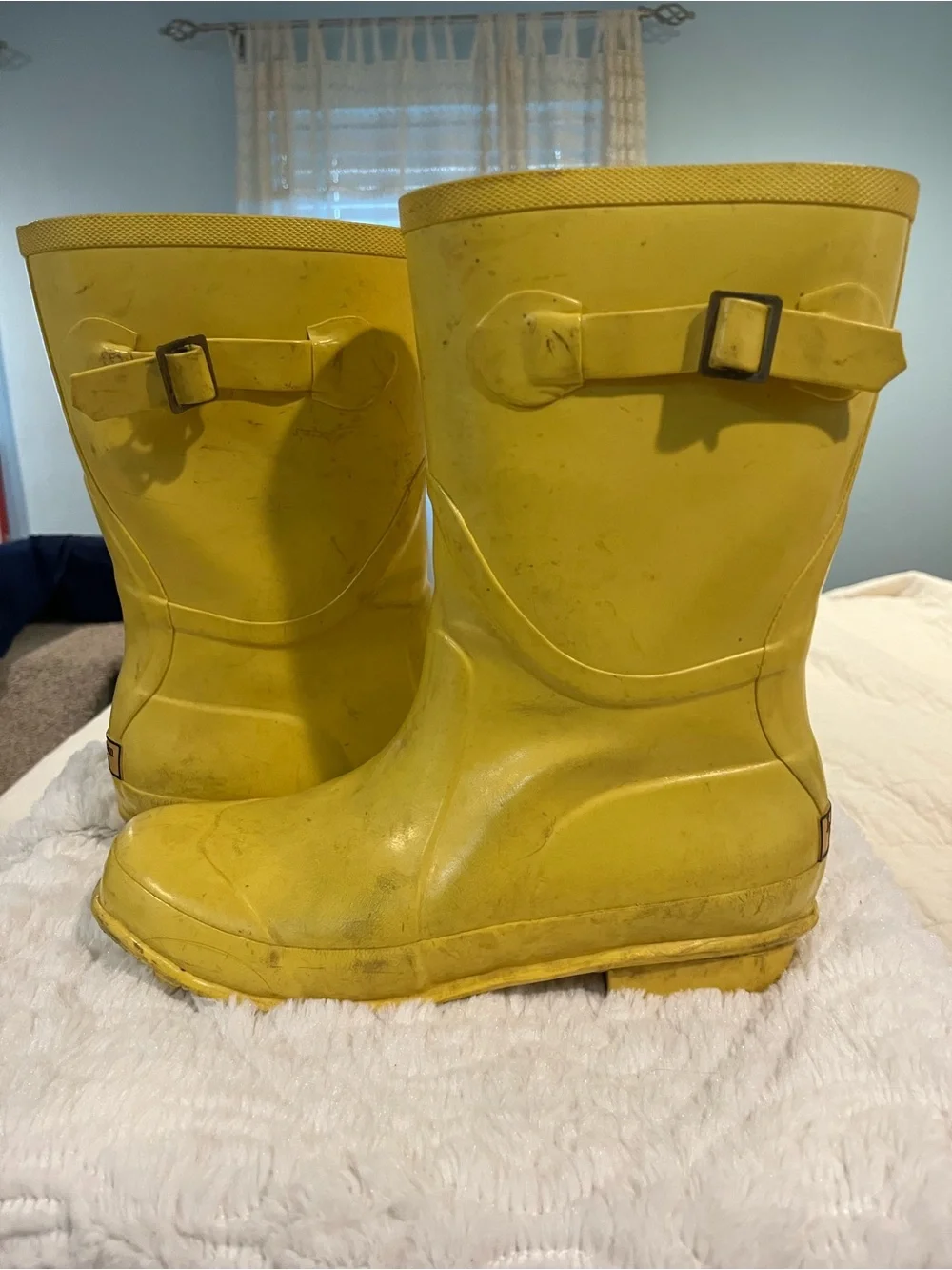 LL BEAN Wellie waterproof rubber boots in yellow women’s size 9 rain durable